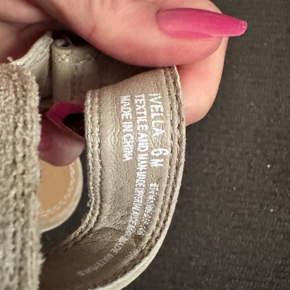 Baretraps Sandals - Picture 3 of 3